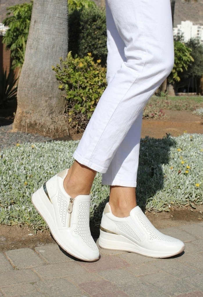 White / 35