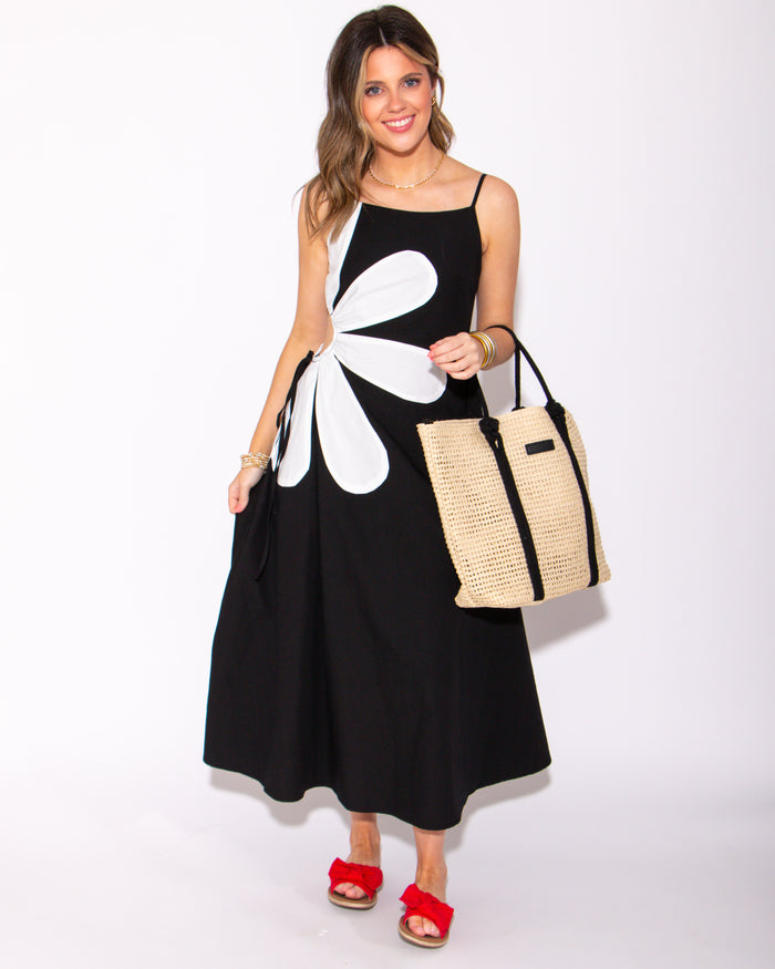 Chic Straw Tote Convertible Crossbody in Black