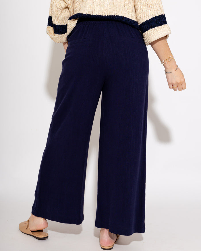 Lightweight Front Pocket Woven Pants in Navy