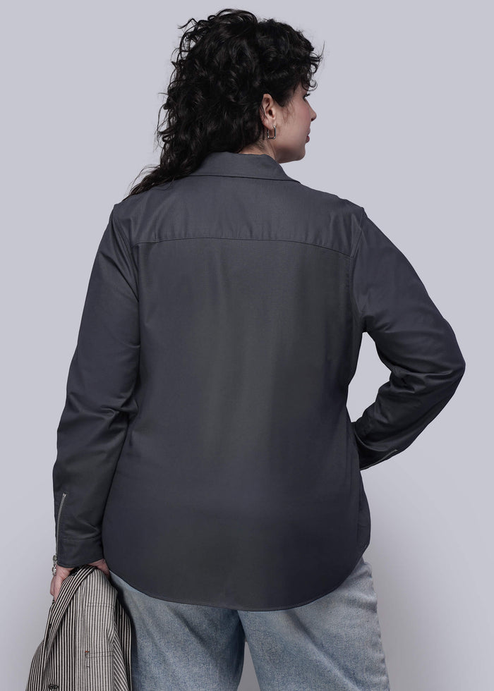 1X=Person wearing a dark gray shirt with a plain background