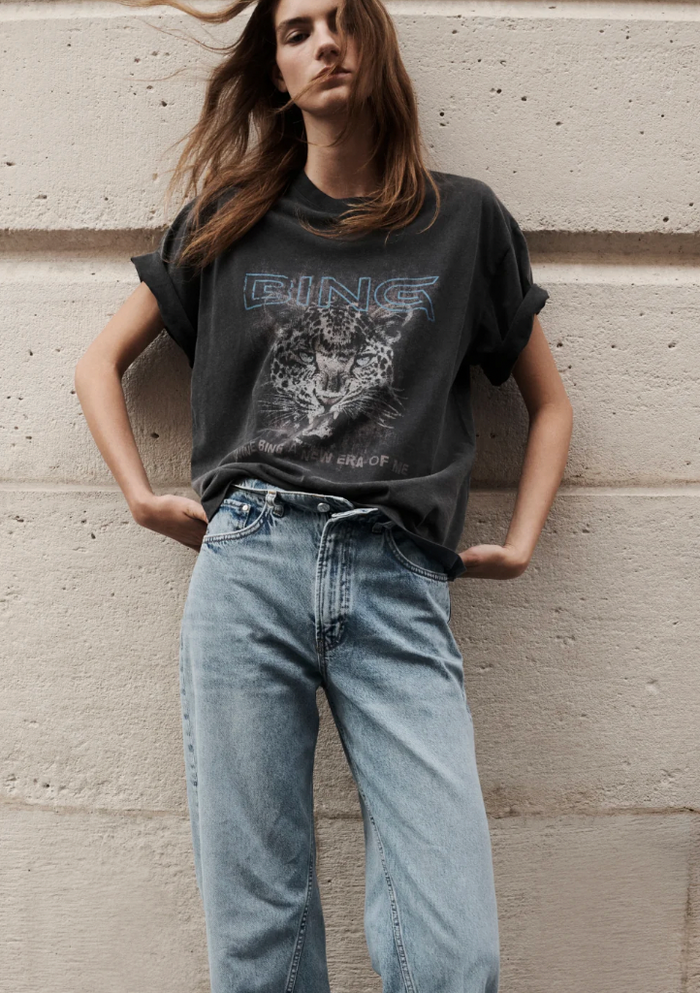 Anine Bing Cade Tee Leo Muse - Washed Black