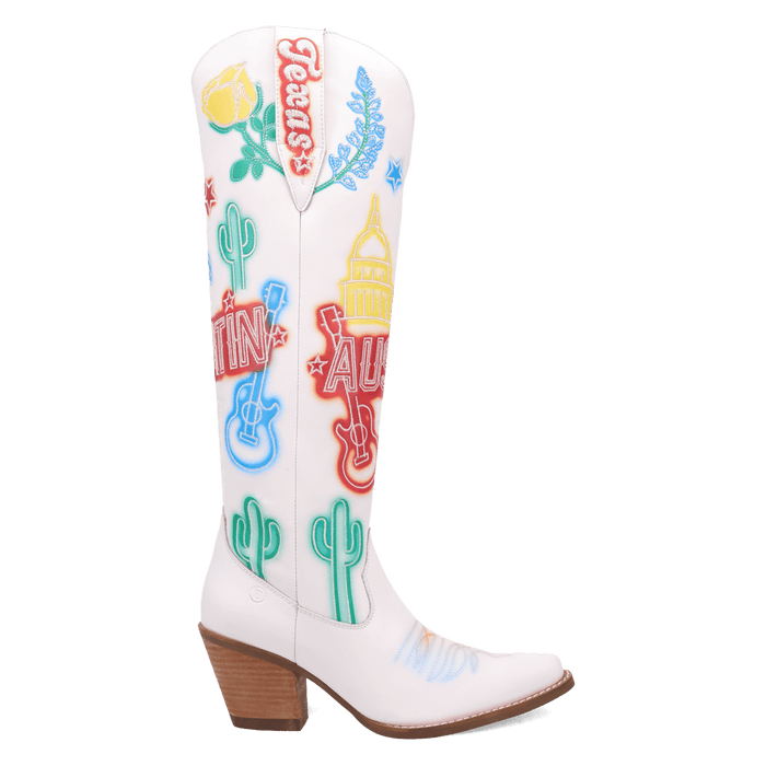 PRODUCT SHOT AUSTIN LEATHER BOOT AT 90 DEGREE INSIDE ANGLE