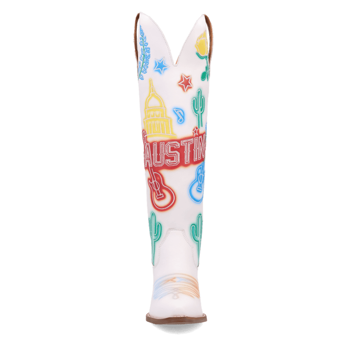 PRODUCT SHOT AUSTIN LEATHER BOOT AT FRONT ANGLE