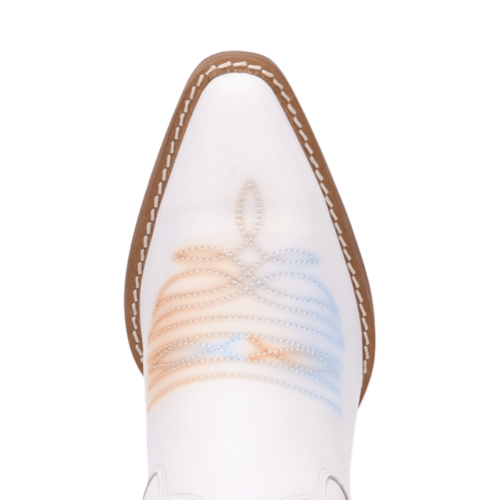 PRODUCT SHOT AUSTIN LEATHER BOOT AT TOE ANGLE