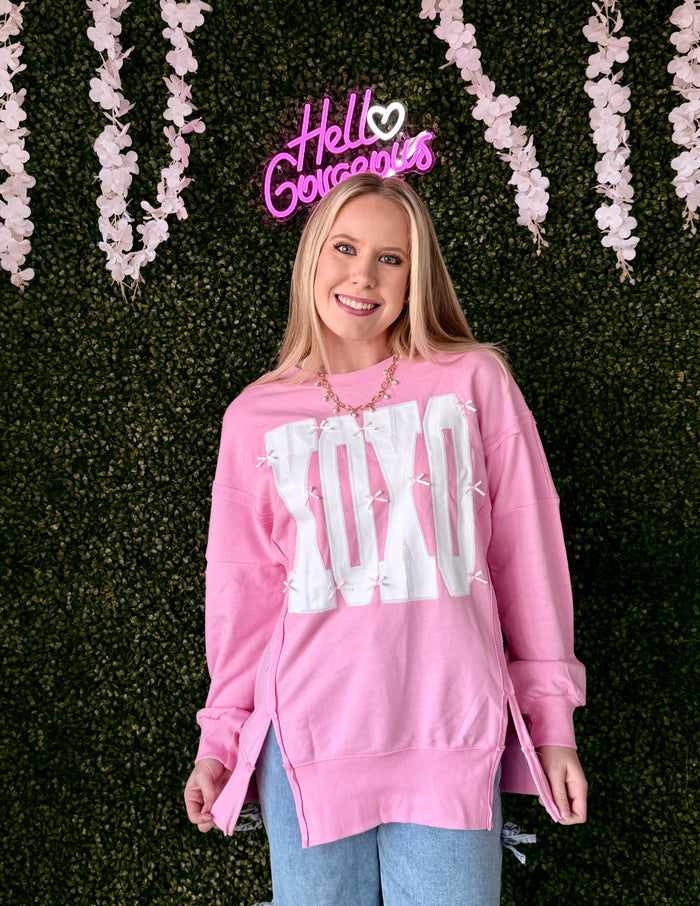 Bow Sequin XOXO Graphic Exposed Seam Baggy Sweatshirt