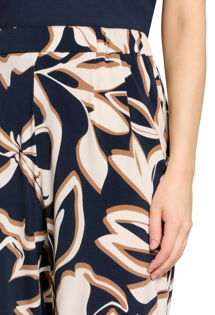 Floral Print 3/4 Length Trousers