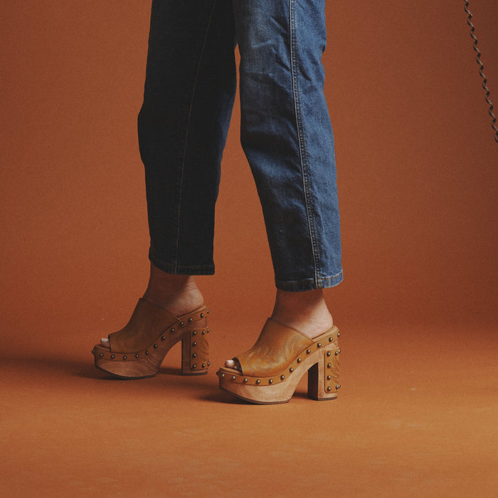 FREE SPIRIT WOODEN SANDAL - Dingo1969