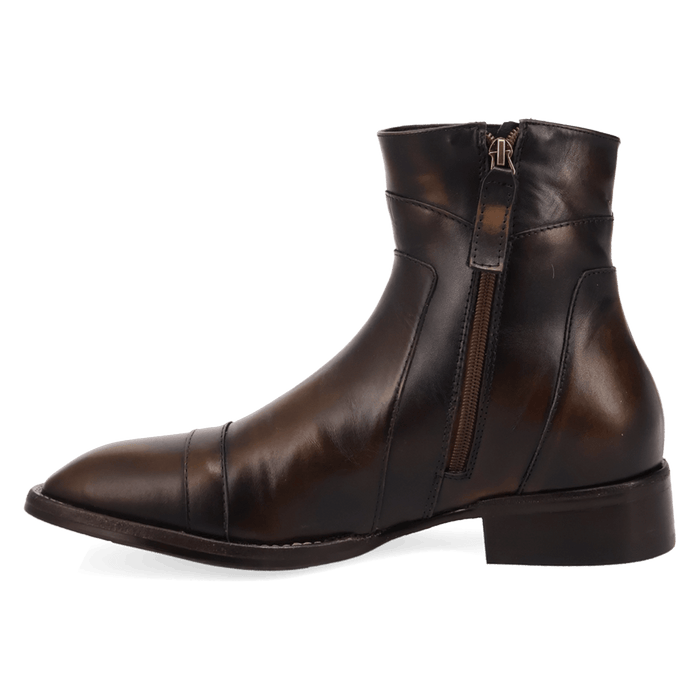 PRODUCT SHOT LENNOX LEATHER BOOT AT 135 DEGREE OUTSIDE ANGLE