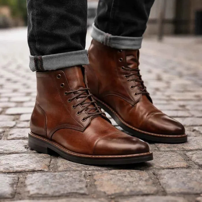 Glossy dark brown / 38