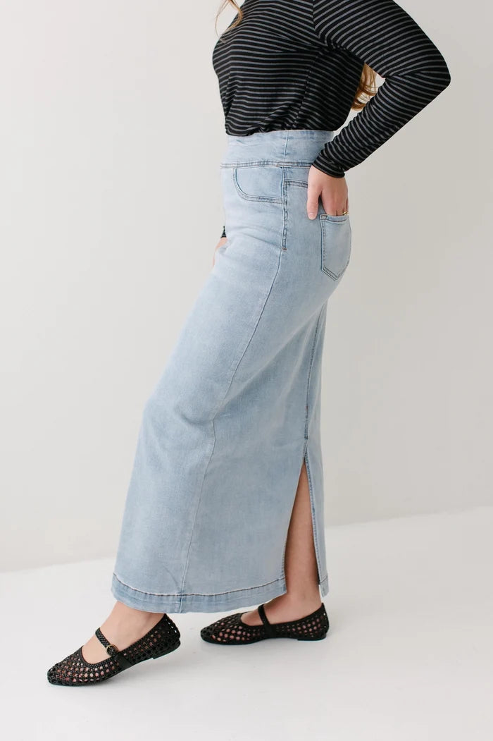 Tara Classic Waistband Maxi Denim in Lt. Wash