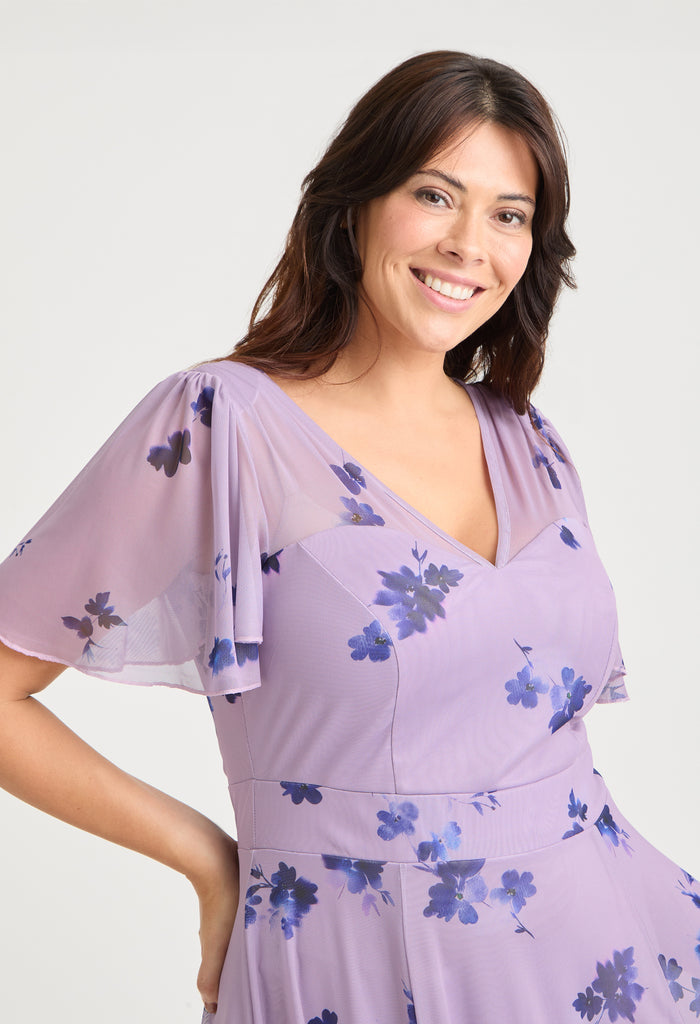 Tilly Angel Sleeve Sweetheart Curve+ Dress