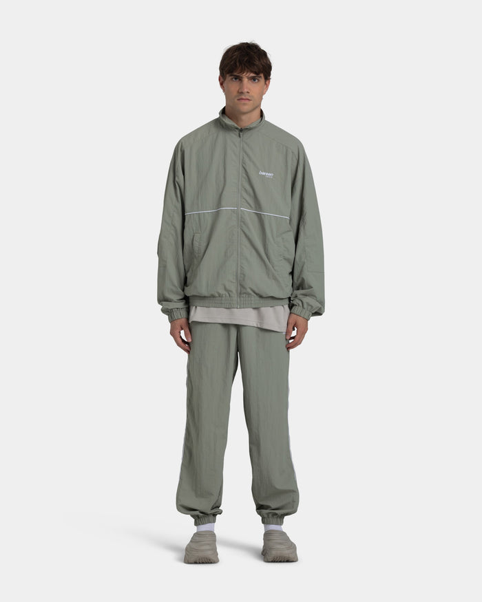 Track Pants, Men (Dried Sage) | bareen | Modellen er 189 cm og har str. XL på