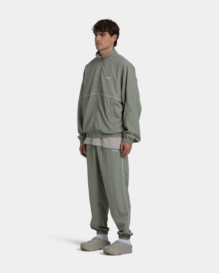 Track Pants, Men (Dried Sage) | bareen | Modellen er 189 cm og har str. XL på