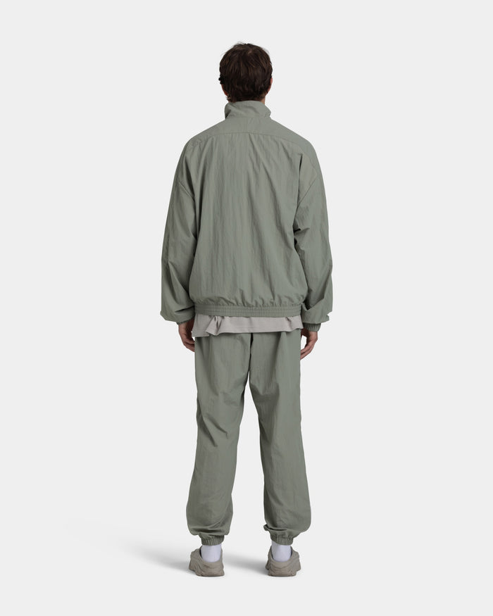 Track Pants, Men (Dried Sage) | bareen | Modellen er 189 cm og har str. XL på