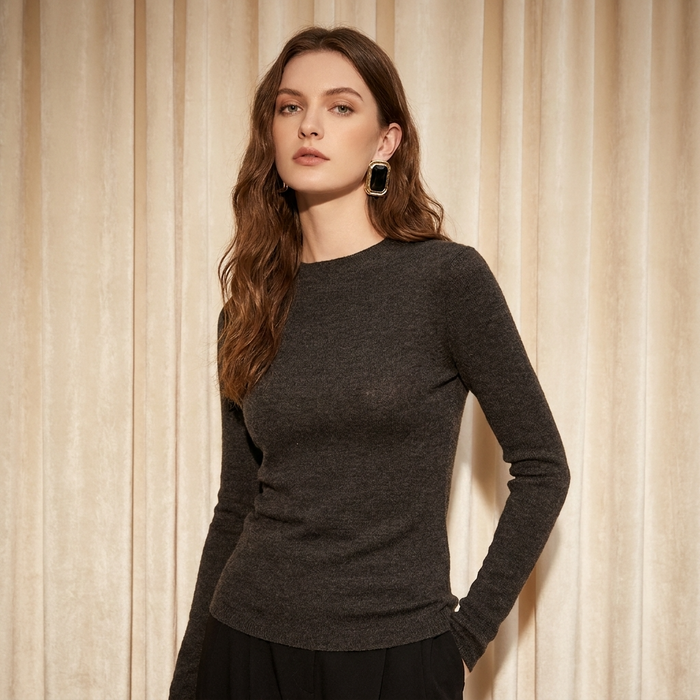 Women's 95% Fine-Spun Wool Slim Fit Sweater – Lightweight Round Neck Long Sleeve Pullover Knit Top