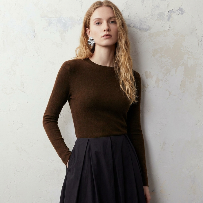 Women's 95% Fine-Spun Wool Slim Fit Sweater – Lightweight Round Neck Long Sleeve Pullover Knit Top