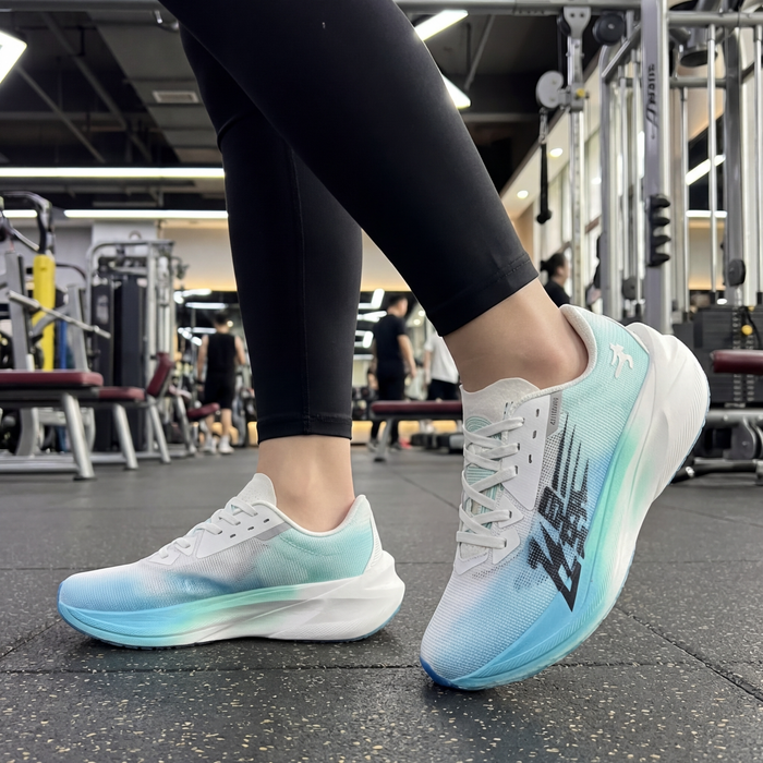 Women’s Carbon Plate Running Shoes – Lightweight Breathable Mesh Sneakers with Shock Absorption & Energy Return for Road Running & Training
