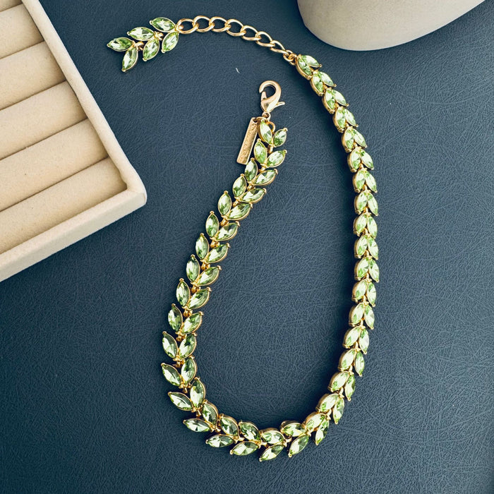 Women's Crystal Leaf Necklace – Elegant Adjustable Chain with Vintage-Inspired Design & Sparkling Statement Pendant