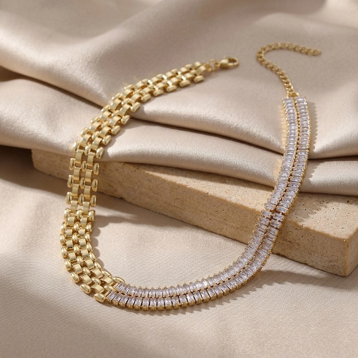 Women's Geometric Diamond Collarbone Necklace – Titanium Steel Electroplated Chain with Crystal Pendant