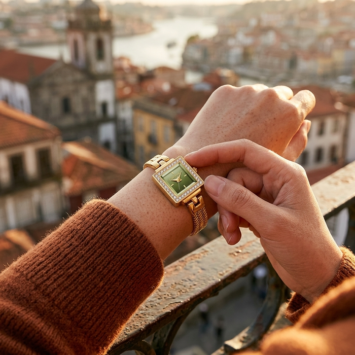 Women's Square Quartz Watch – Retro Alloy Bracelet Wristwatch